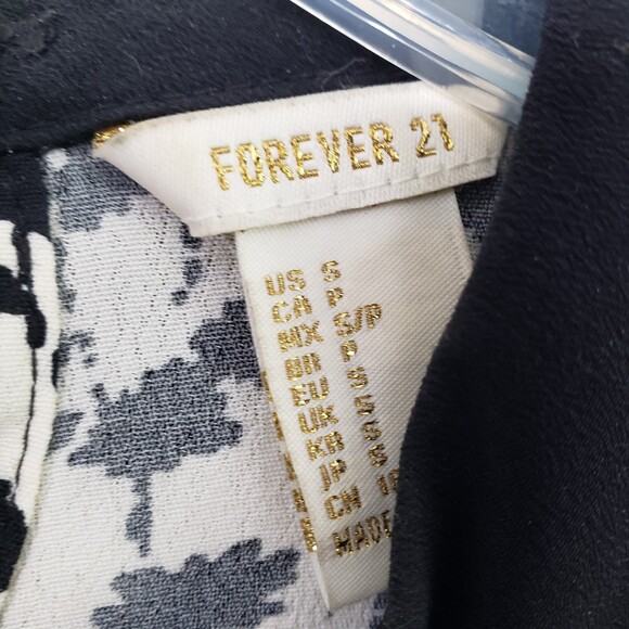 Forever 21 Long Sleeve Collared Blouse; Button Down in Back; Size Small - Picture 3 of 8